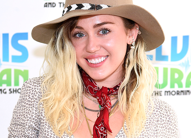 Este look da Miley Cyrus prova que a bota country veio para ficar