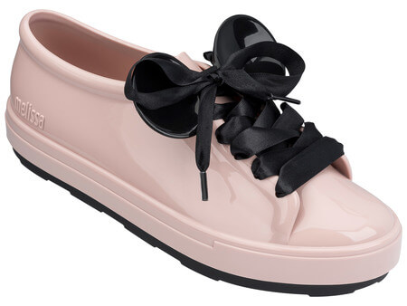 Os tênis custam R$180. Os tênis custam R$180.