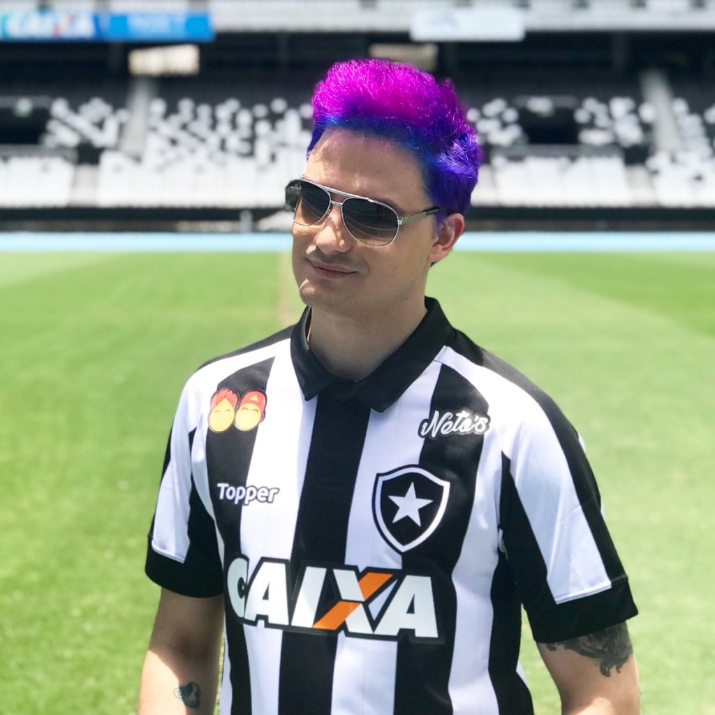 Felipe Neto vai patrocinar Botafogo com empresa de coxinhas