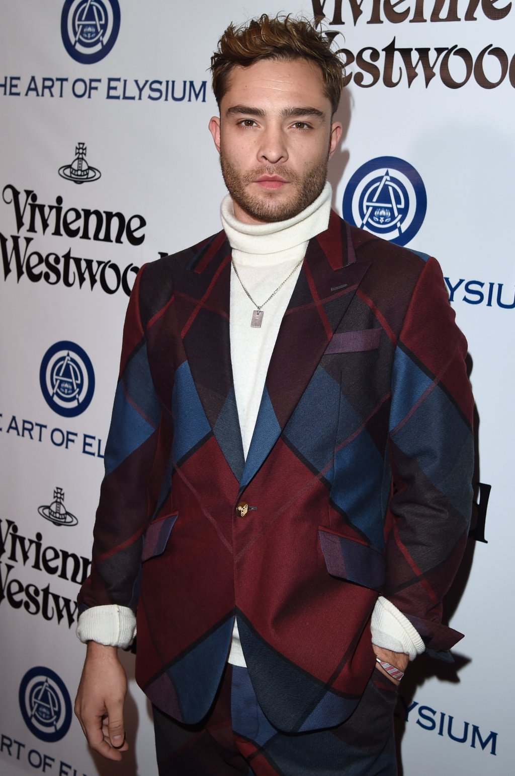 Ed Westwick responde acusação de estupro nas redes sociais