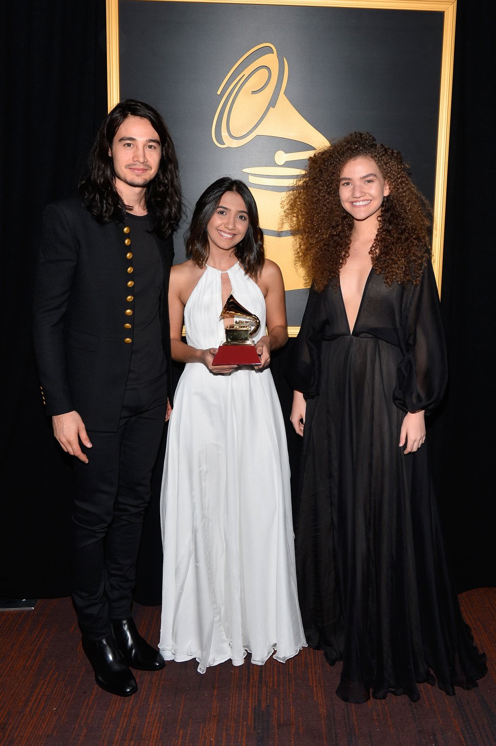 Anavitória e Tiago Iorc ganham prêmio no Grammy Latino