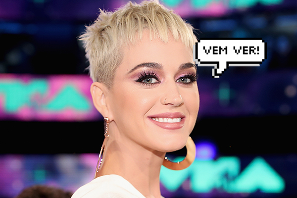 Cacheada e com sobrancelha fina: Katy Perry aparece bem diferente