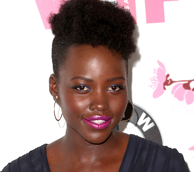 Lupita Nyong’o dá pisão em revista que editou seu cabelo em foto