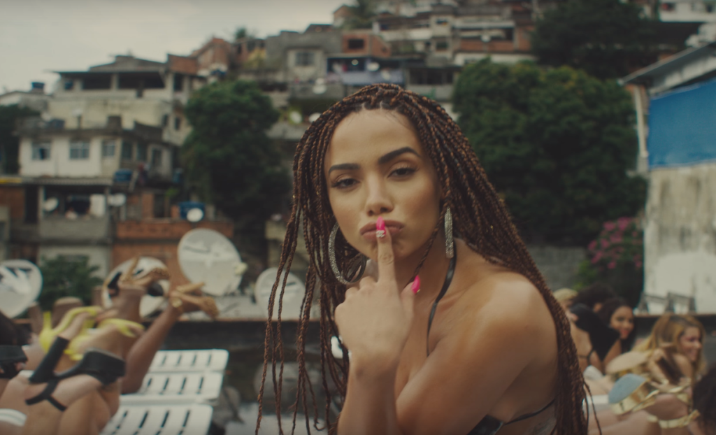 Anitta quebra recordes e “trava” a web com clipe de Vai Malandra