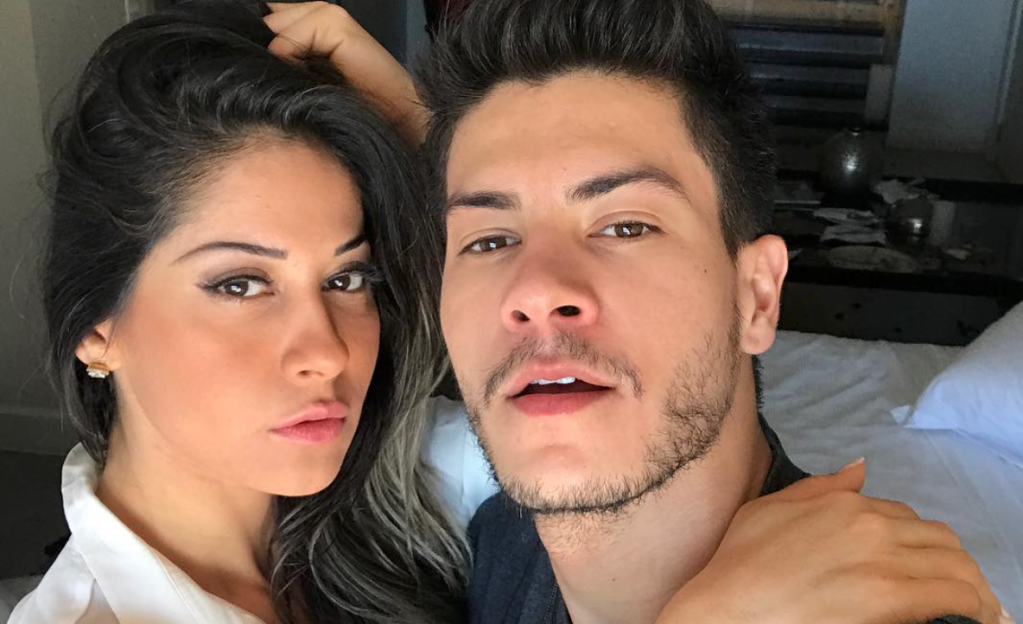 Casaram! Mayra Cardi e Arthur Aguiar fazem cerimônia surpresa