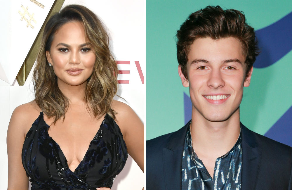 Chrissy Teigen faz campanha contra Shawn Mendes em votação