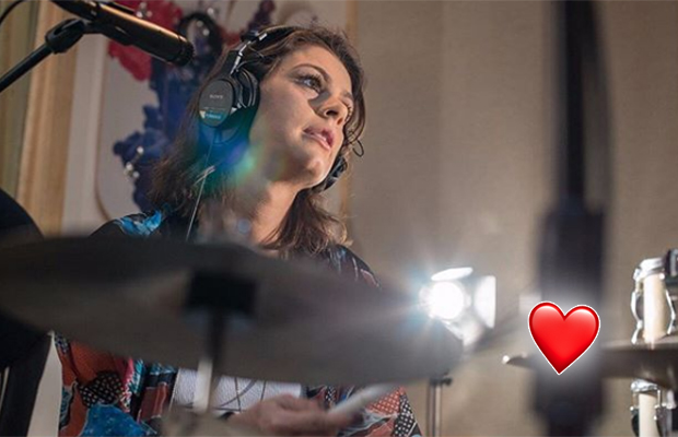 Dedé Teicher: Uma baterista mulher no meio de tantos homens