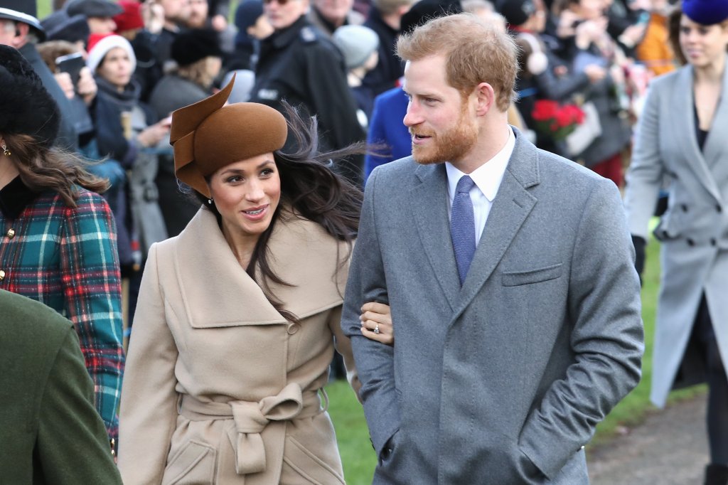 Príncipe Harry e Meghan Markle viajaram de classe econômica. Oi?!