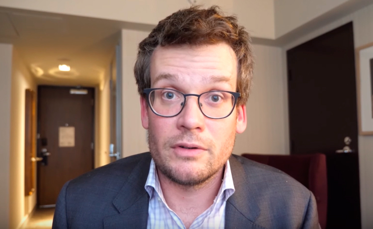 Tartarugas até Lá Embaixo, de John Green, vai virar filme!