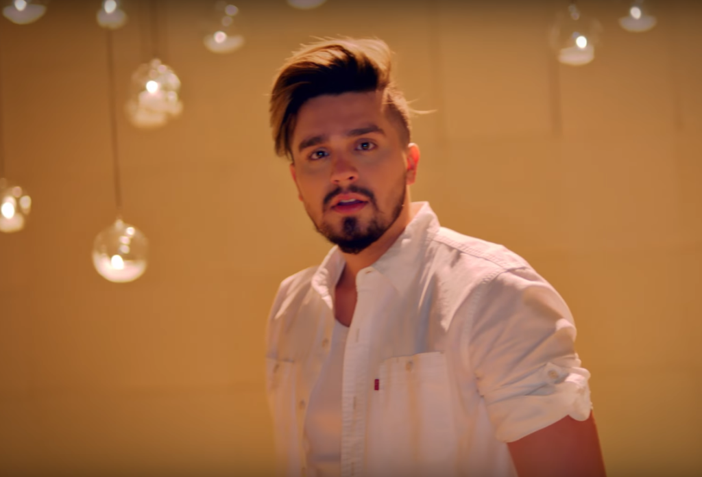 Luan Santana dá umas surtadas no clipe de Check-In