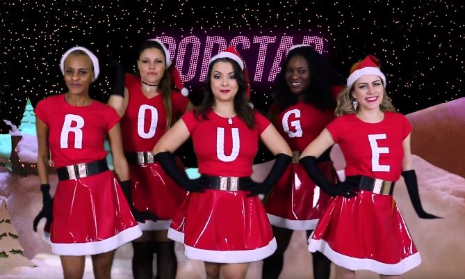 Rouge faz versão da dança natalina de “Meninas Malvadas”