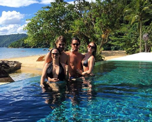 Bruna Marquezine fica com ciúme de Mari Ruy Barbosa e Tatá juntas