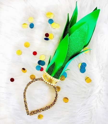<a href="http://www.elgatostore.com.br/pd-4068bd-tiara-de-abacaxi-rainha-abacaxi.html?ct=&p=1&s=1">El Gato Store</a> (R$ 44,90*). <a href="http://www.elgatostore.com.br/pd-4068bd-tiara-de-abacaxi-rainha-abacaxi.html?ct=&p=1&s=1">El Gato Store</a> (R$ 44,90*).