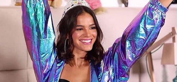 Bruna Marquezine rouba a cena em bloco com look ousado