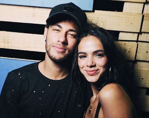 Bruna Marquezine perde voo e Neymar freta jatinho para “salvá-la”