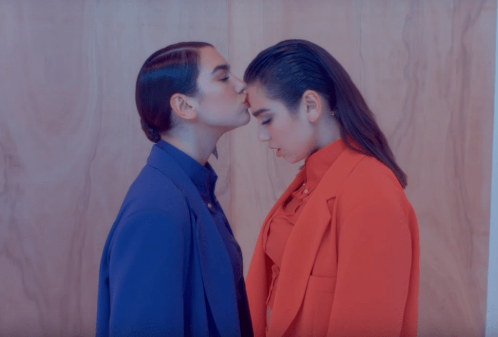 Dua Lipa e seu clone arrasam na dança no clipe de IDGAF