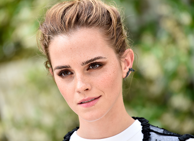 Emma Watson está muito fofa com a franja bem curtinha!