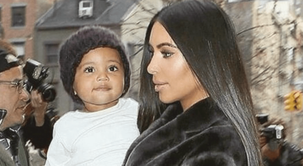 Saint West é internado e Kim Kardashian desabafa: “tão forte”