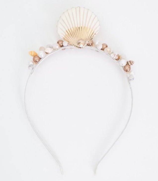 <a href="http://www.lojasrenner.com.br/p/tiara-de-cabelo-com-concha-544262691-544262703?_ga=2.156914995.909927782.1516817979-1437885114.1507232630">Renner</a> (R$ 39,90*). <a href="http://www.lojasrenner.com.br/p/tiara-de-cabelo-com-concha-544262691-544262703?_ga=2.156914995.909927782.1516817979-1437885114.1507232630">Renner</a> (R$ 39,90*).