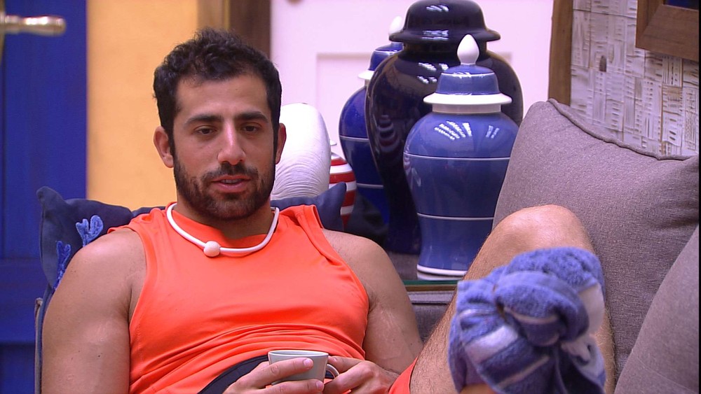 BBB18: Kaysar recebe atendimento médico: “48 horas de repouso”