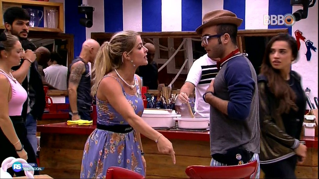 BBB18: barraco na madrugada gera o meme “senta aqui, seu falso!”