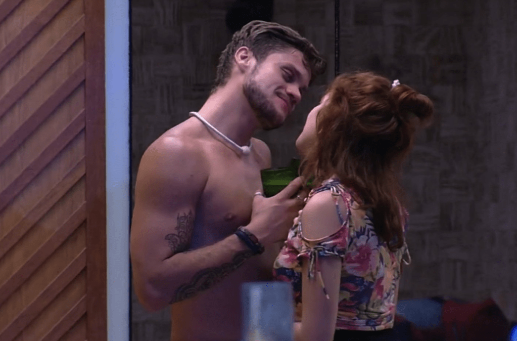 BBB18: Ayrton está atrapalhando o “romance” de Ana Clara e Breno!