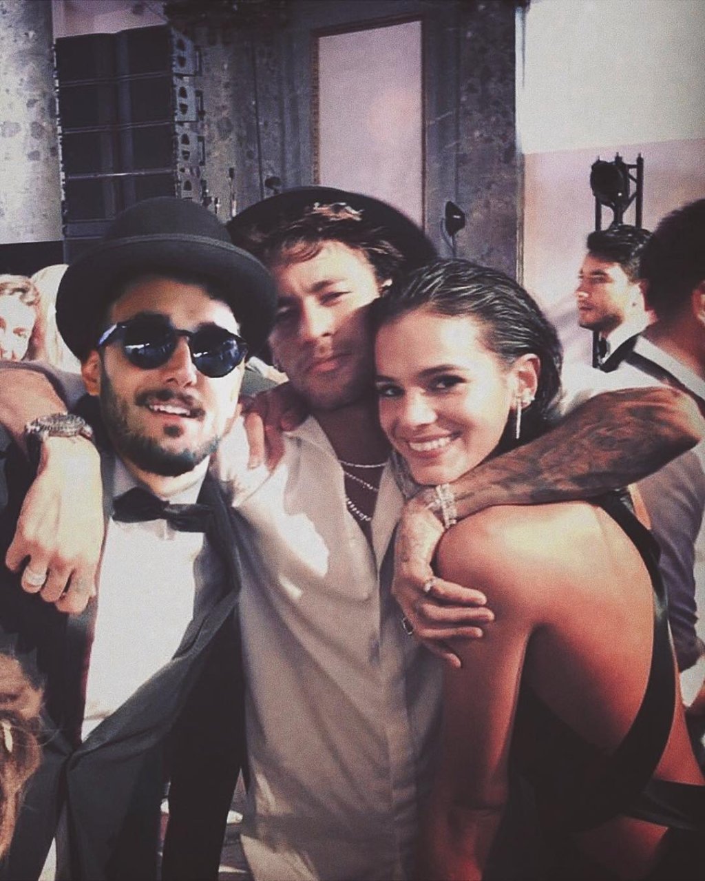 Bruna Marquezine se joga no funk no aniversário de Neymar