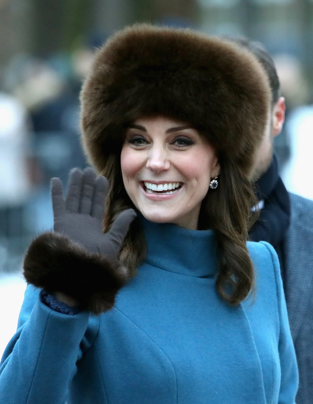 Sabia que Kate Middleton não pode tirar o casaco em público?