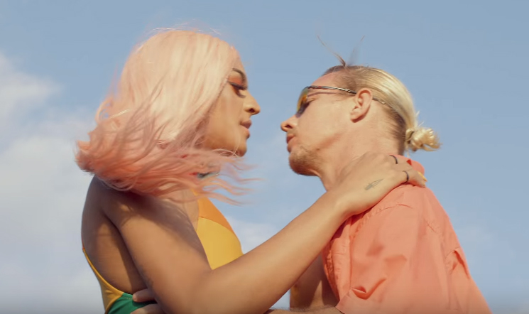 Clipe de Então Vai traz beijão de Pabllo Vittar e Diplo