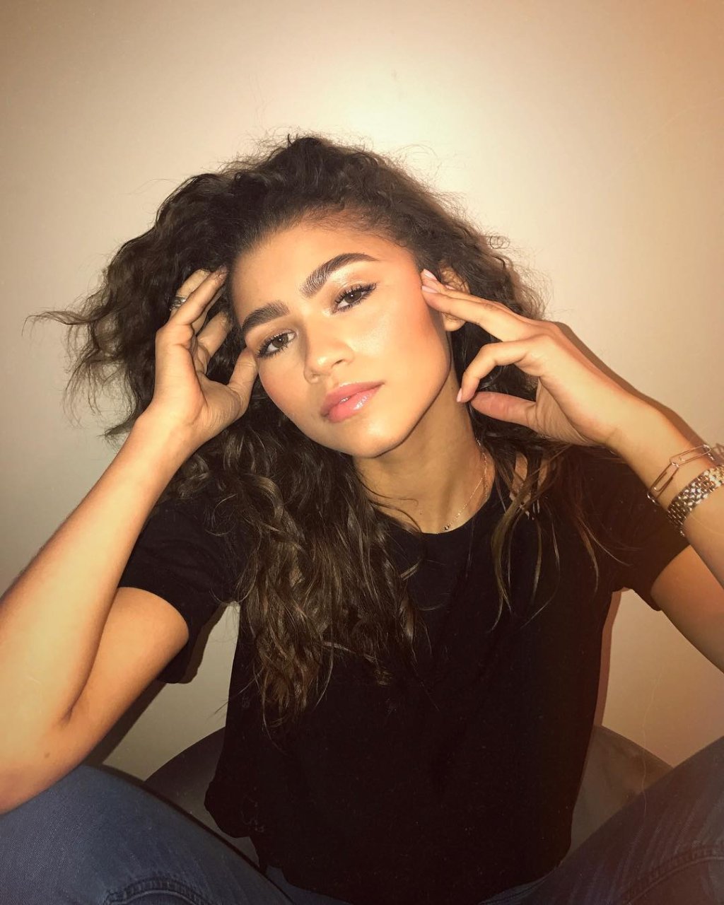 Zendaya fecha cinema para levar crianças para verem Pantera Negra