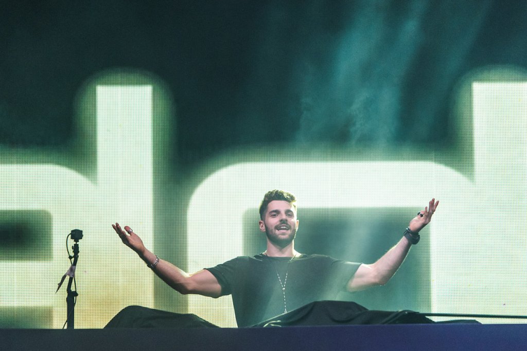Alok coloriu o céu do Lollapalooza BR com show cheio de fogos