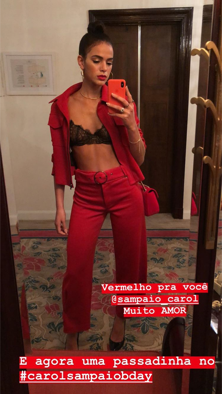 bruna-marquezine-look-sutia