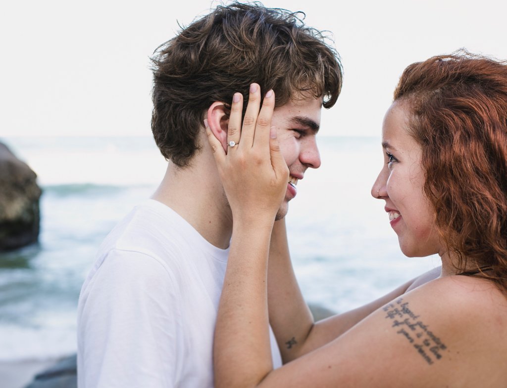 Bruna Vieira é pedida em casamento em praia no Rio de Janeiro