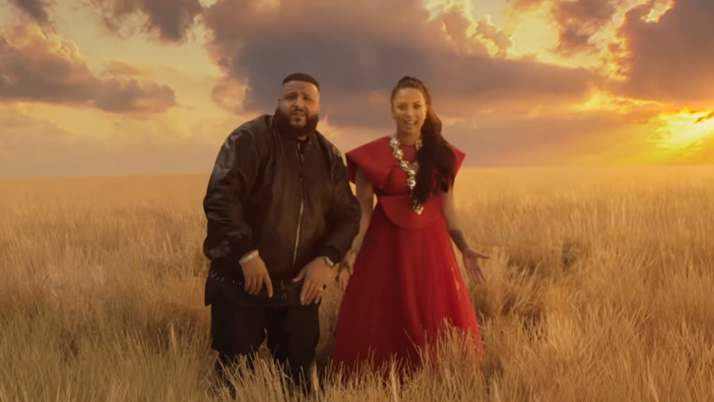 Demi Lovato e DJ Khaled estão lindos no clipe de I Believe