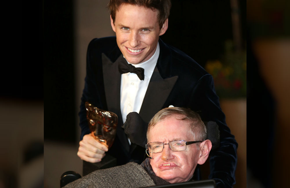 Eddie Redmayne e mais famosos lamentam a morte de Stephen Hawking