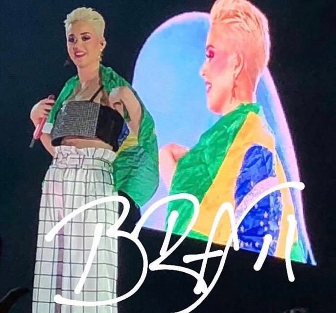 Katy Perry anima galera e chama fã ao palco em 1º show no Brasil