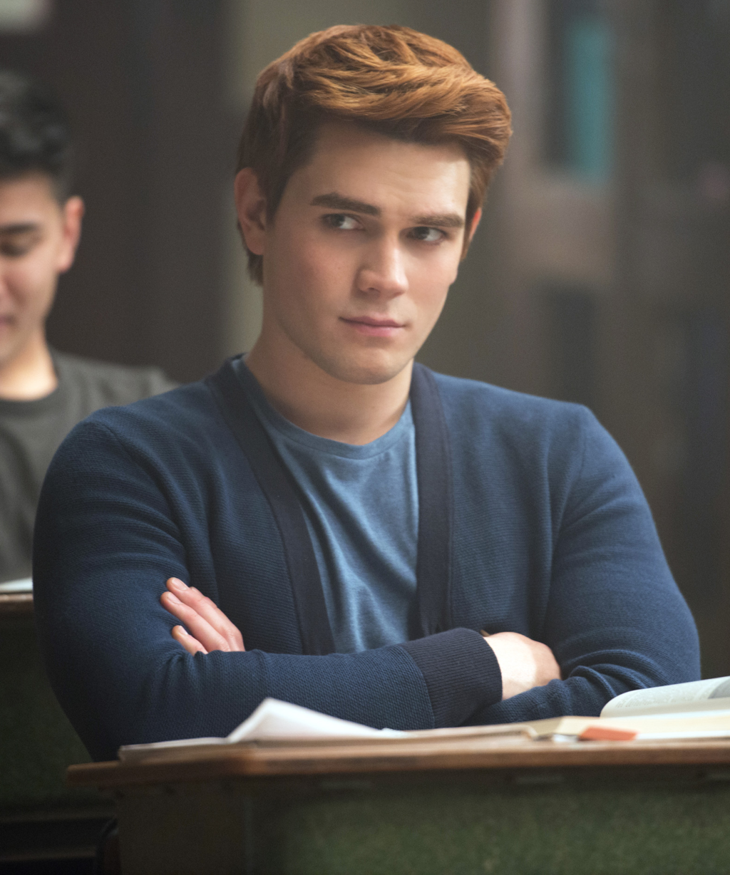 KJ Apa volta a ser moreno após terminar gravações de Riverdale
