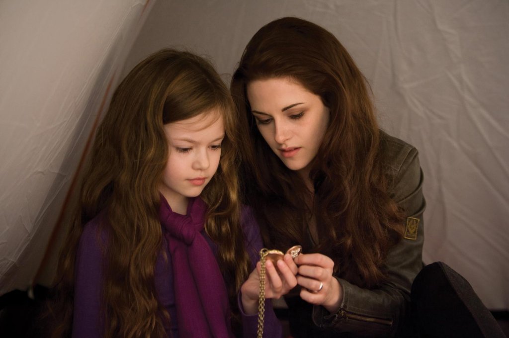 A Renesmee, de Crepúsculo, cresceu e reencontrou Kristen Stewart