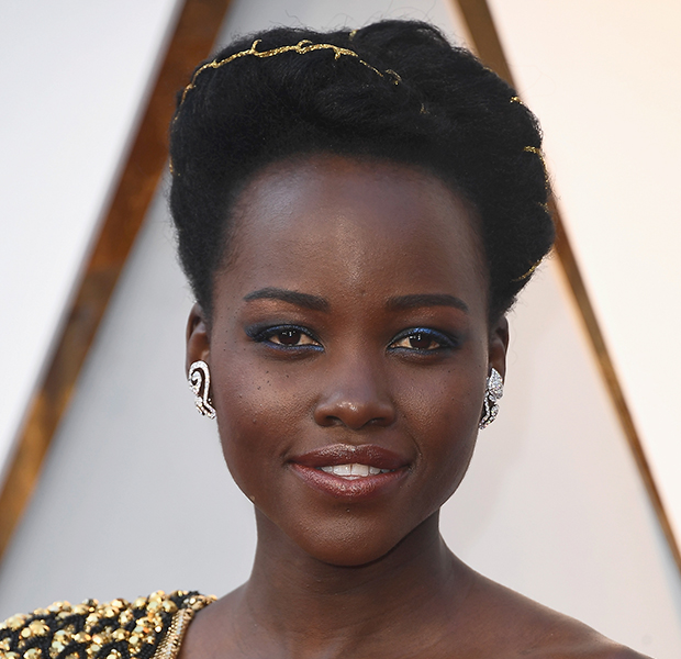 makes-famosas-Oscar-2018-lupita-nyongo