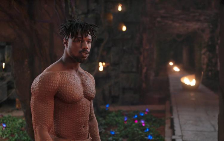 Michael B Jordan ajuda fã que quebrou aparelho ao vê-lo sem blusa