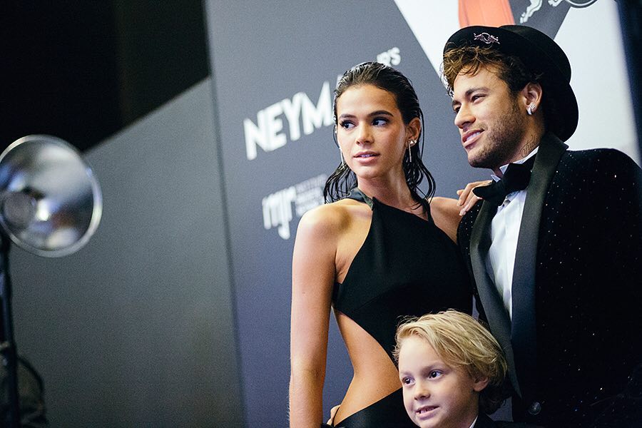 Neymar pai quer que o filho se case com Bruna Marquezine este ano