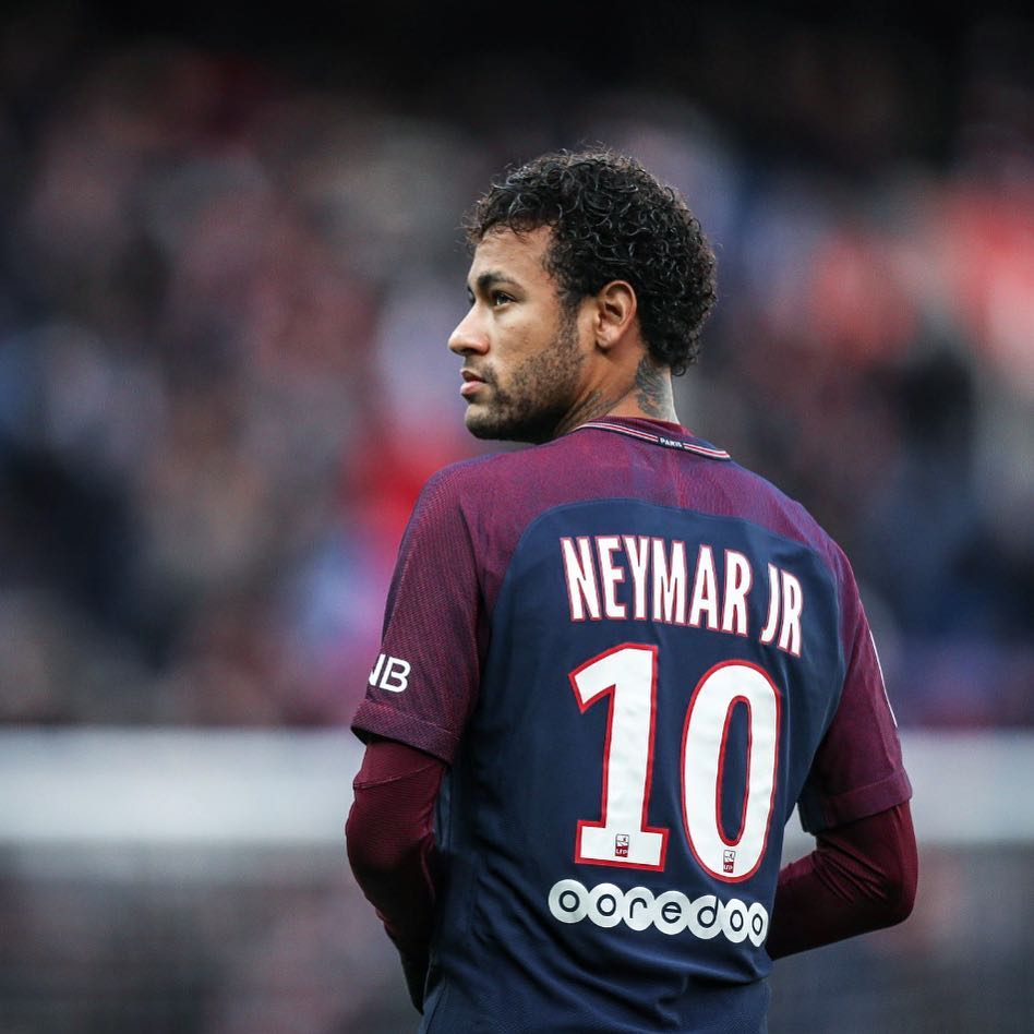 Após cirurgia, Neymar recebe alta e vai para o Rio de Janeiro