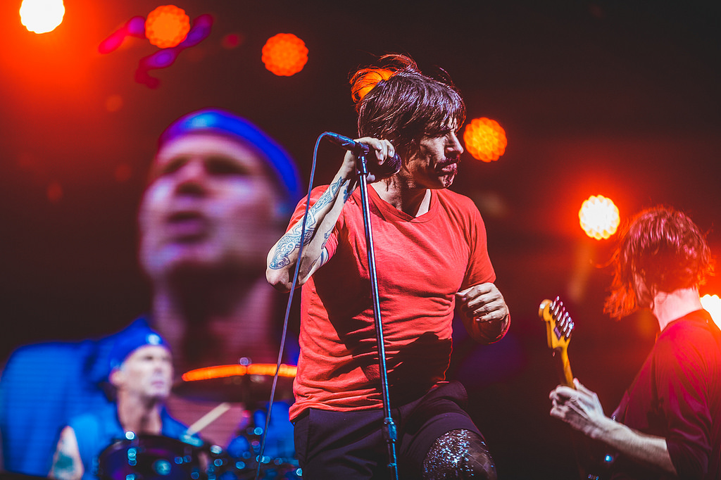 Red Hot Chili Peppers faz show com um toque de brasilidade