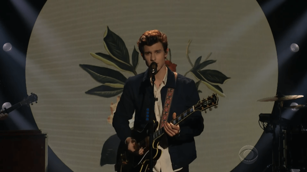 Shawn Mendes faz primeira performance de In My Blood na TV