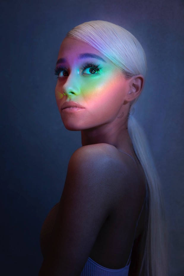 Ariana Grande está de volta com a inédita No Tears Left to Cry