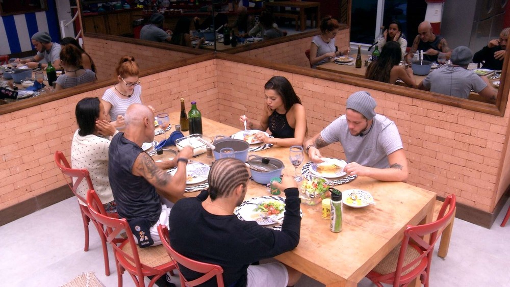 Boninho chama participantes de ratinhos e agradece fim do BBB18
