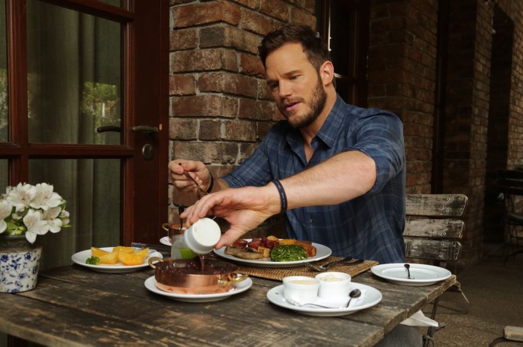 No Brasil, Chris Pratt prova feijoada pela 1ª vez e conhece fãs