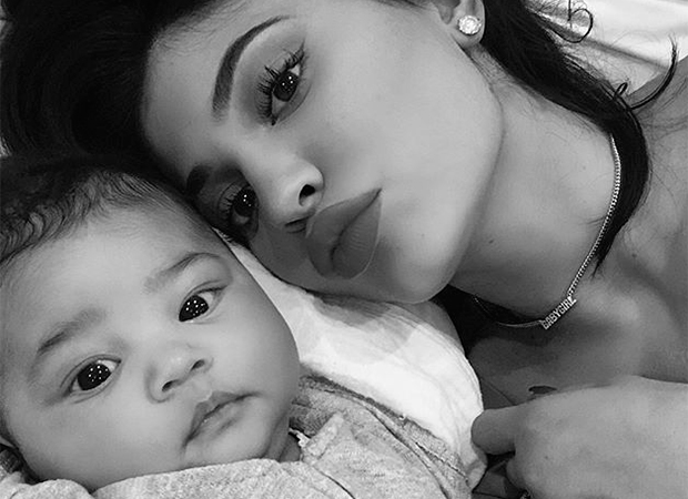 Kylie Jenner brinca sobre lábios da filha, Stormi: “não puxou de mim”