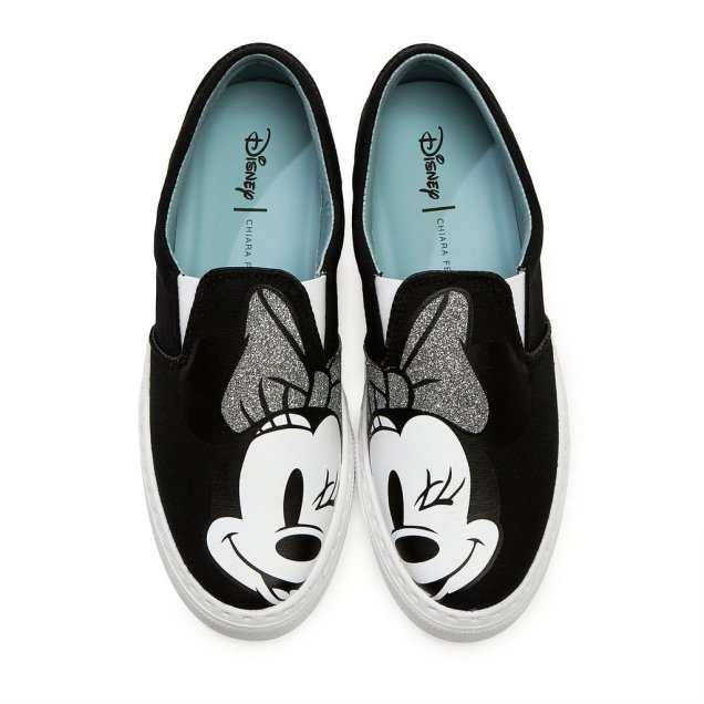 Tênis com a Minnie custa US$ 300. Tênis com a Minnie custa US$ 300.
