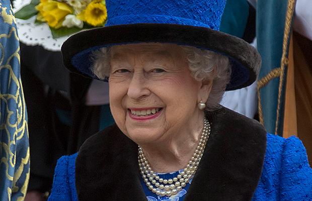 Rainha Elizabeth II comemora 94 anos e planeja reunião familiar no Zoom